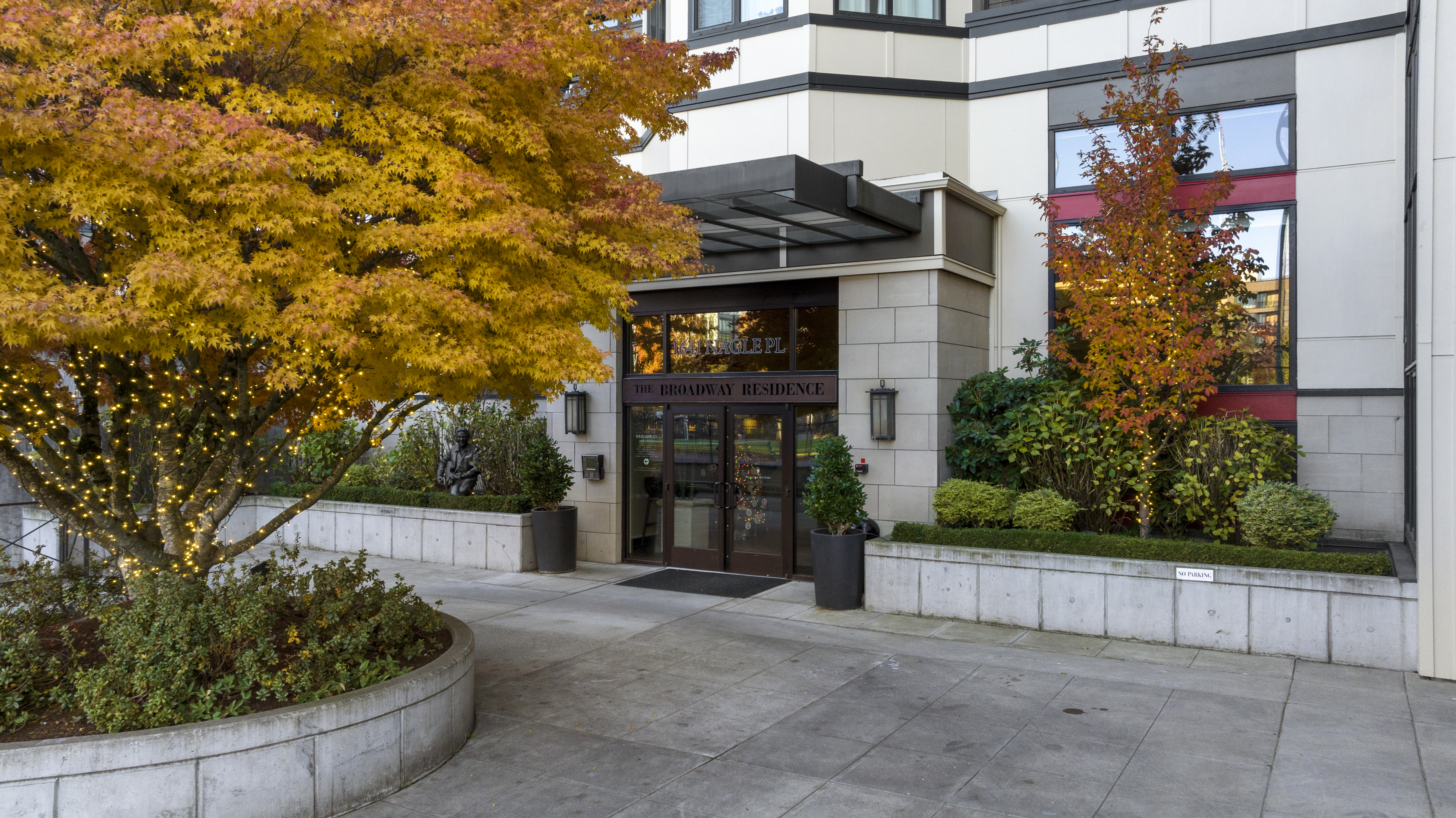 Broadway Building front entrance and roundabout.